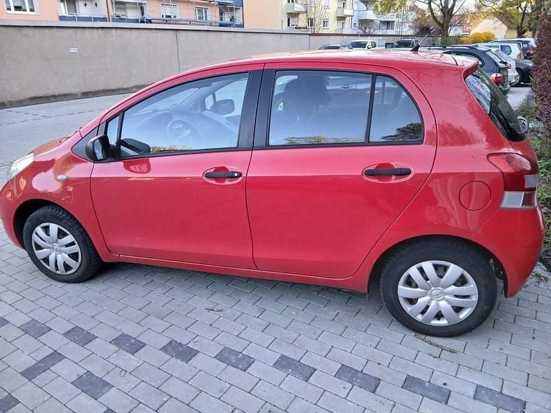 Gebraucht Toyota Yaris 69 PS (50 kW) 2010 Rot Kleinwagen
