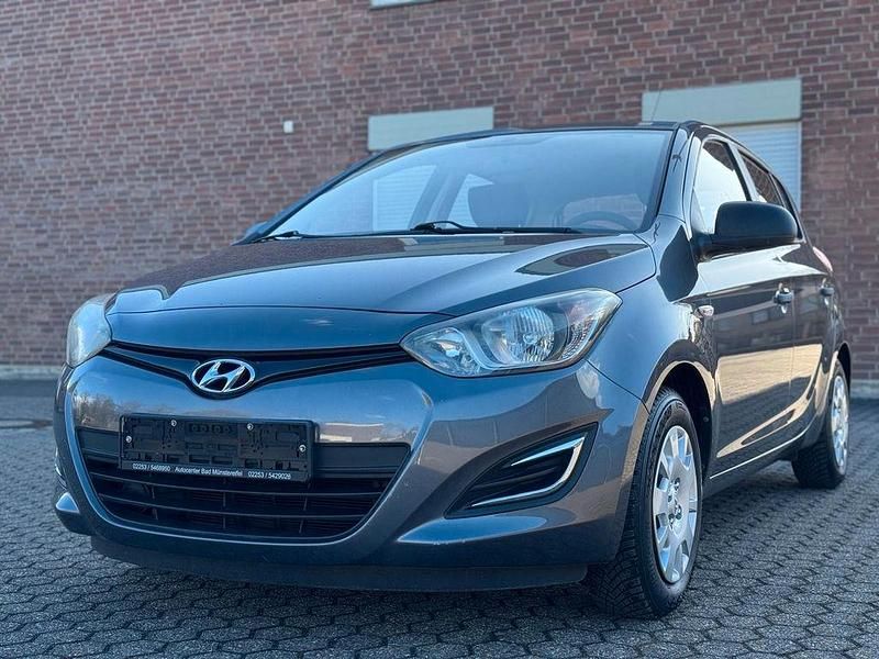 Gebraucht Hyundai i20 Edition 86 PS (63 kW) 2014 Grau Kleinwagen
