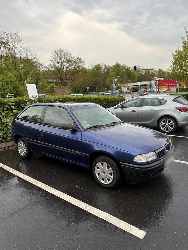 Second-hand Opel Astra 60 CP (44 kW) 1995 Albastru Coupe