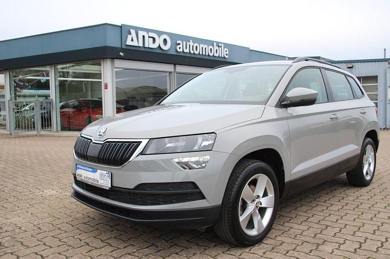 Grau Gebraucht 2018 Skoda Karoq Ambition SUV | 17.990 € (Fairer Preis) - Bild 1/4