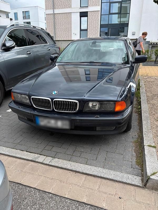 Blau Gebraucht 1997 BMW 735 Limousine | 4.300 € - Bild 1/4