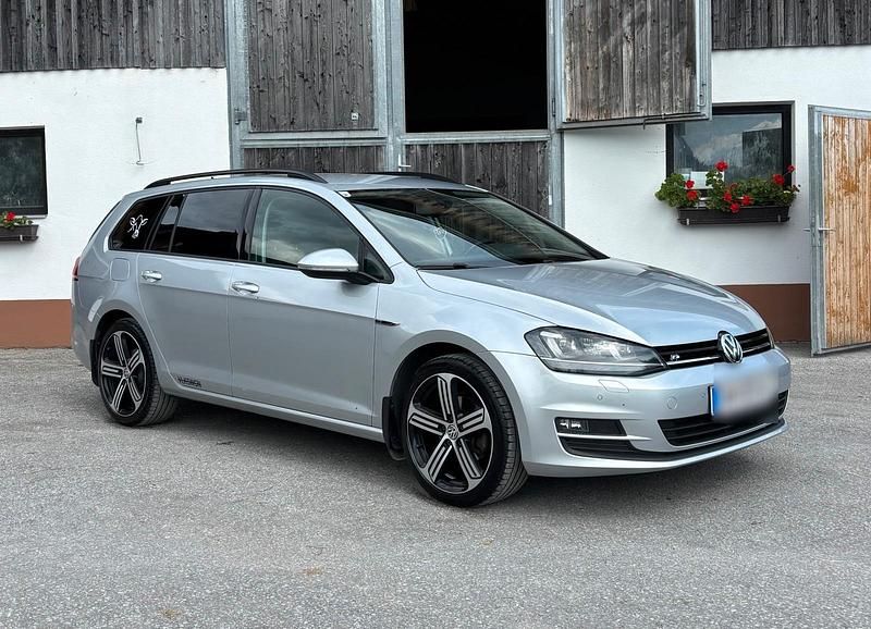 Silber Gebraucht 2016 VW Golf VII Kombi | 11.000 € (Etwas zu teuer) - Bild 1/4