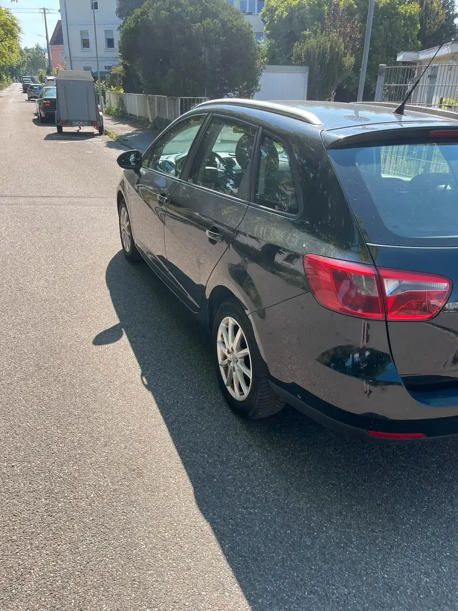 Gebraucht VW Golf VI 105 PS (77 kW) 2011 Schwarz Kleinwagen
