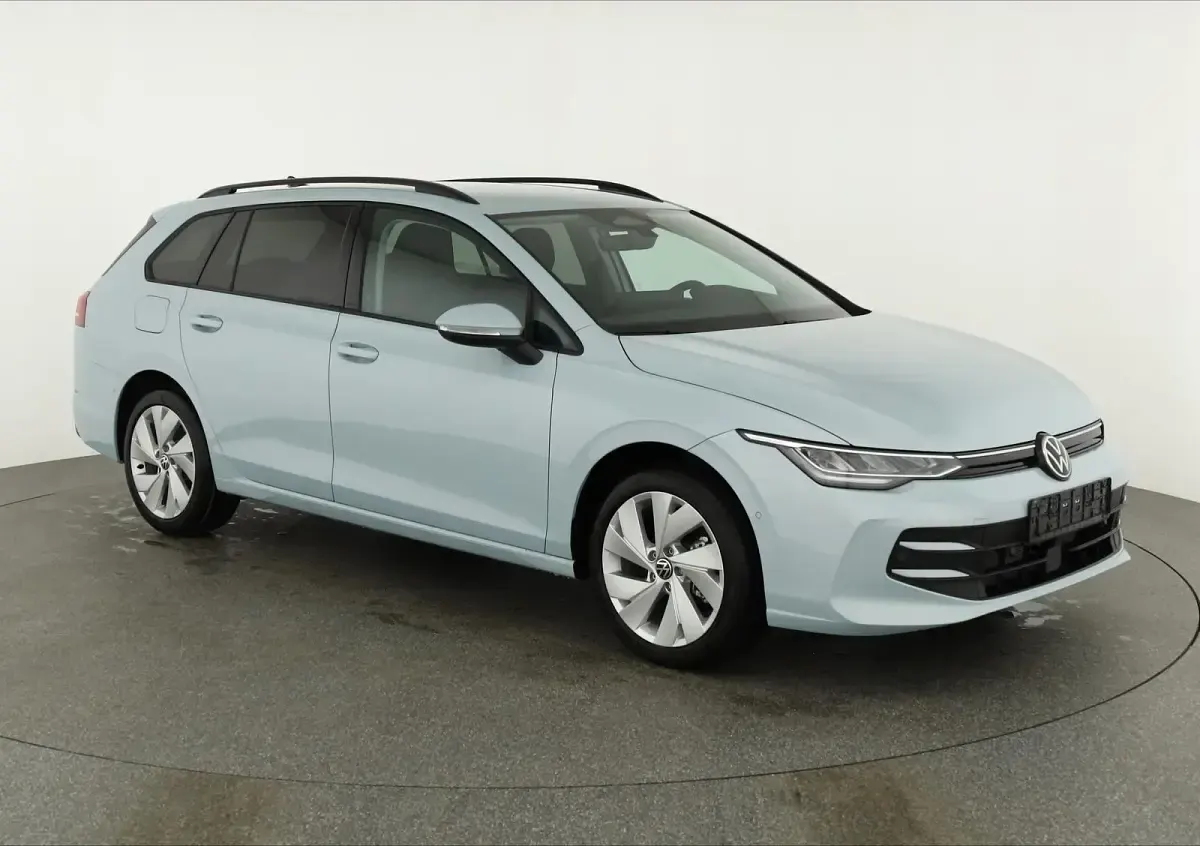 Neu VW Golf VIII Life 2026 Crystal ice blue metallic Kombi