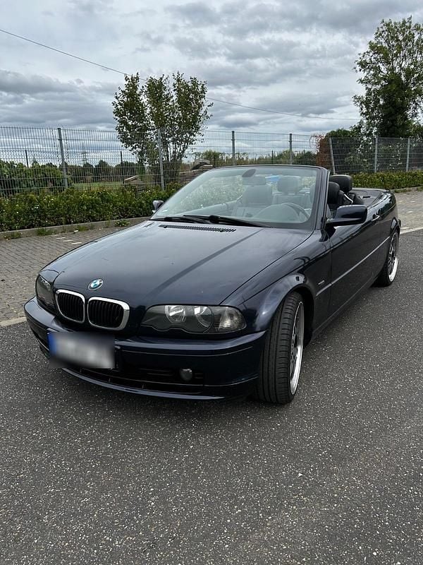 Blau Gebraucht 2004 BMW 318 Cabriolet Cabrio | 3.800 € (Fairer Preis) - Bild 1/4
