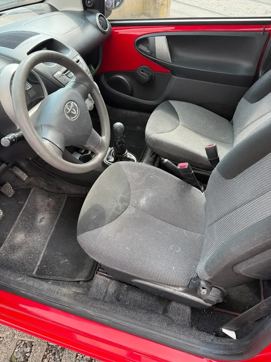 Gebraucht Toyota Aygo 68 PS (50 kW) 2013 Rot Kleinwagen