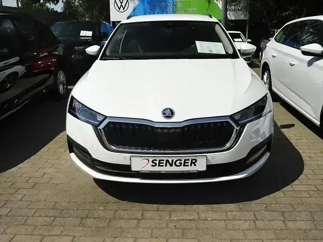 Gebraucht Skoda Octavia Tour 150 PS (110 kW) 2023 Moonweiß perleffekt Kombi