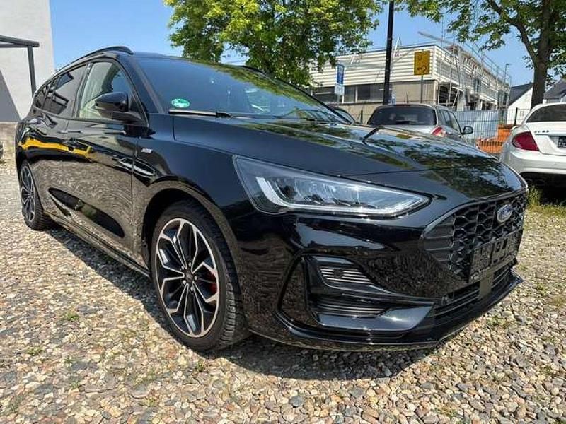 Obsidianschwarz metallic (metallic) Gebraucht 2022 Ford Focus ST-Line Kombi | 19.999 € (Guter Preis) - Bild 1/4