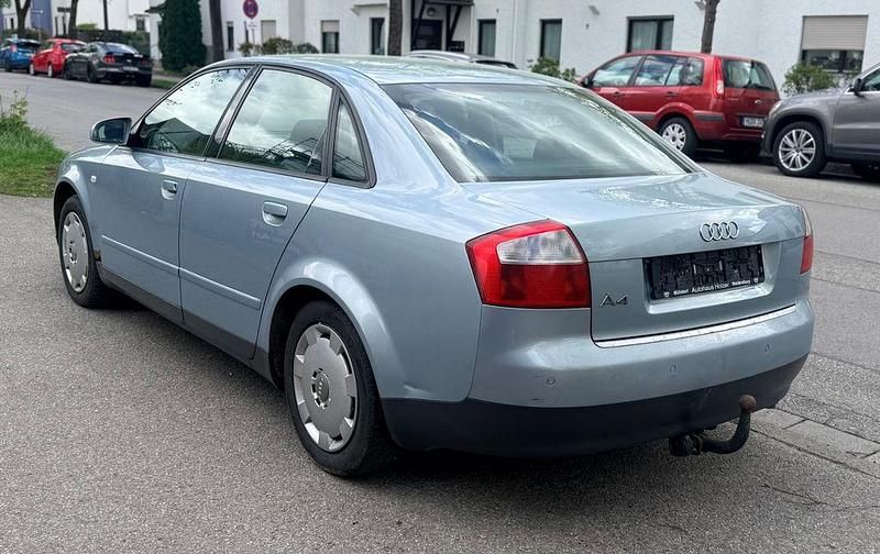 Gebraucht Audi A4 131 PS (96 kW) 2001 Blau Limousine