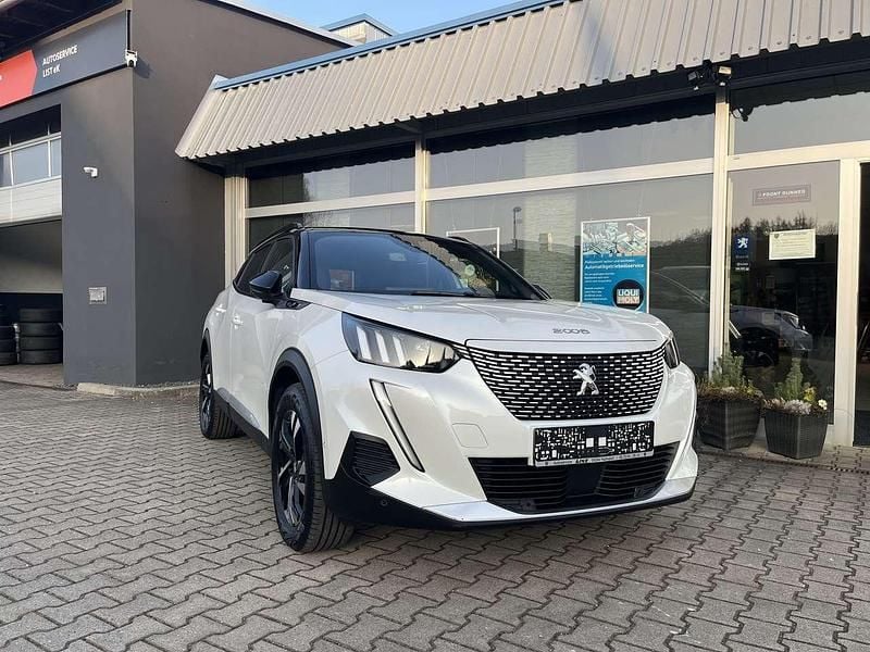 Perlumttweiß Gebraucht 2023 Peugeot e-2008 GT SUV | 20.990 € (Fairer Preis) - Bild 1/4