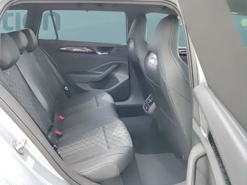 Neu VW Passat 265 PS (194 kW) 2026 Silber Kombi