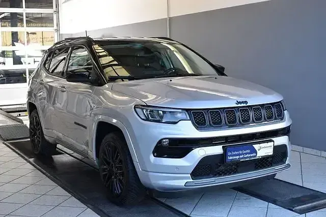 Gebraucht Jeep Compass 241 PS (177 kW) 2022 Glacier met. (vr348) SUV