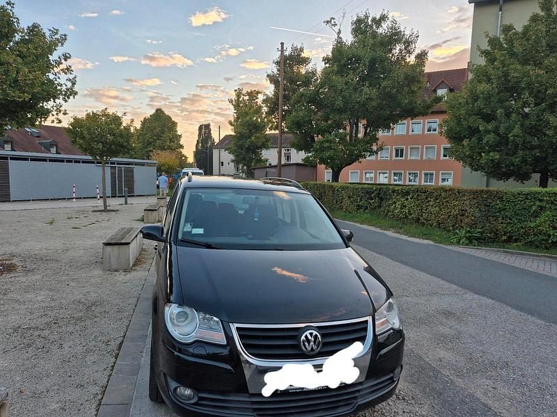 Schwarz Gebraucht 2008 VW Touran Van / Kleinbus | 3.900 € (Fairer Preis) - Bild 1/4