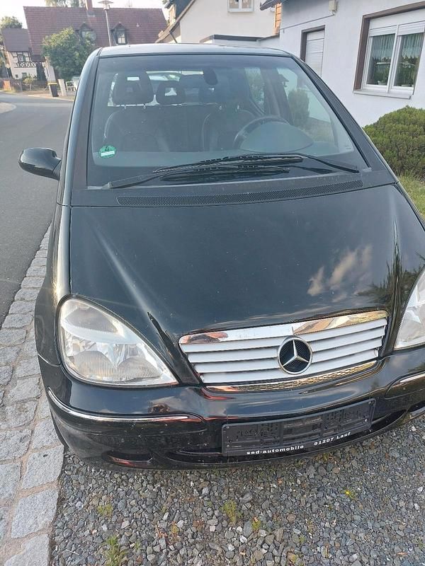 Schwarz Gebraucht 2001 Mercedes A140 Kleinwagen | 350 € - Bild 1/4