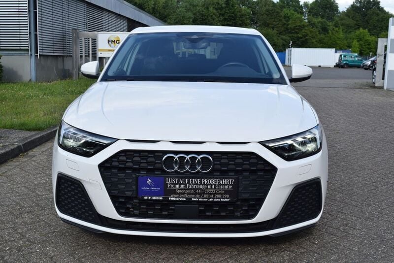 Weiß Gebraucht 2022 Audi A1 Sportback Comfort Kleinwagen | 19.889 € (Guter Preis) - Bild 1/4