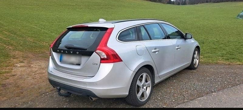 Second-hand Volvo V60 215 CP (158 kW) 2013 Argintiu Break