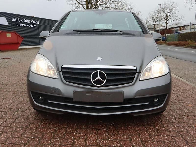 Grau Gebraucht 2011 Mercedes A160 Van / Kleinbus | 6.450 € (Fairer Preis) - Bild 1/4