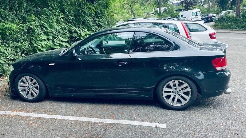 Schwarz Gebraucht 2009 BMW 120 Performance Kleinwagen | 3.700 € (Guter Preis) - Bild 1/4