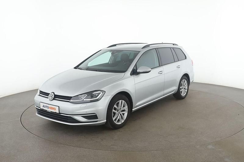 Silber Gebraucht 2019 VW Golf VII Comfortline Kombi | 19.800 € (Fairer Preis) - Bild 1/3