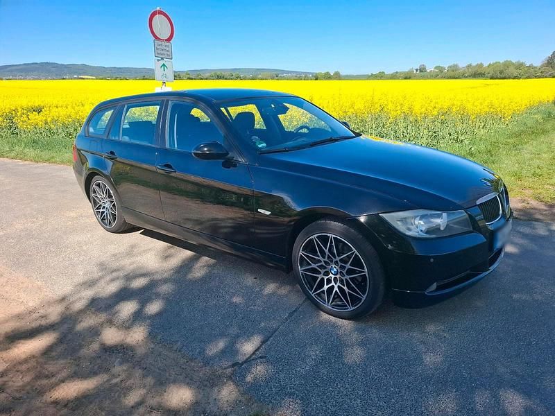 Gebraucht BMW 320 150 PS (110 kW) 2007 Schwarz Kombi