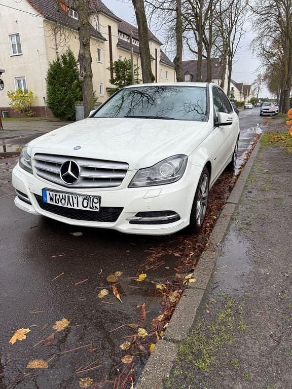 Weiß Gebraucht 2012 Mercedes C200 Limousine | 12.000 € (Guter Preis) - Bild 1/4