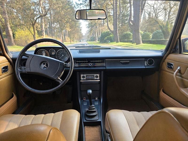 Gebraucht Mercedes 230 120 PS (88 kW) 1974 Beige Limousine