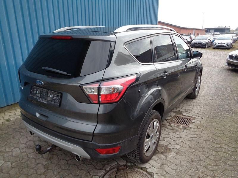 Gebraucht Ford Kuga Titanium 150 PS (110 kW) 2017 Grau SUV