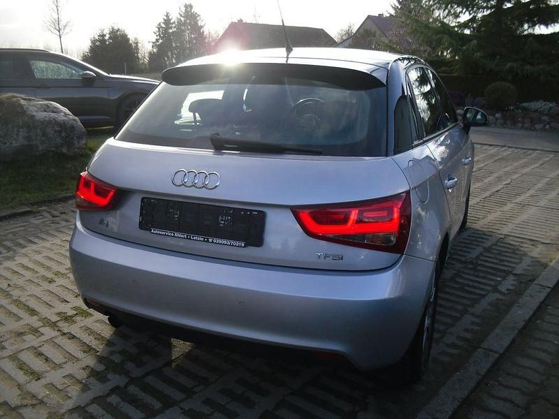 Gebraucht Audi A1 Sportback Attraction 86 PS (63 kW) 2014 Silber Kleinwagen