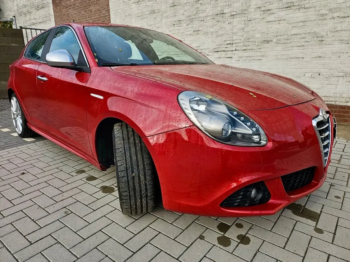 Gebraucht Alfa Romeo Giulietta 136 PS (100 kW) 2011 Rot Kleinwagen