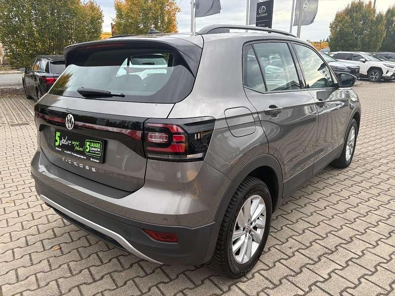 Gebraucht VW T-Cross Life 116 PS (85 kW) 2019 Limestone grey metallic SUV
