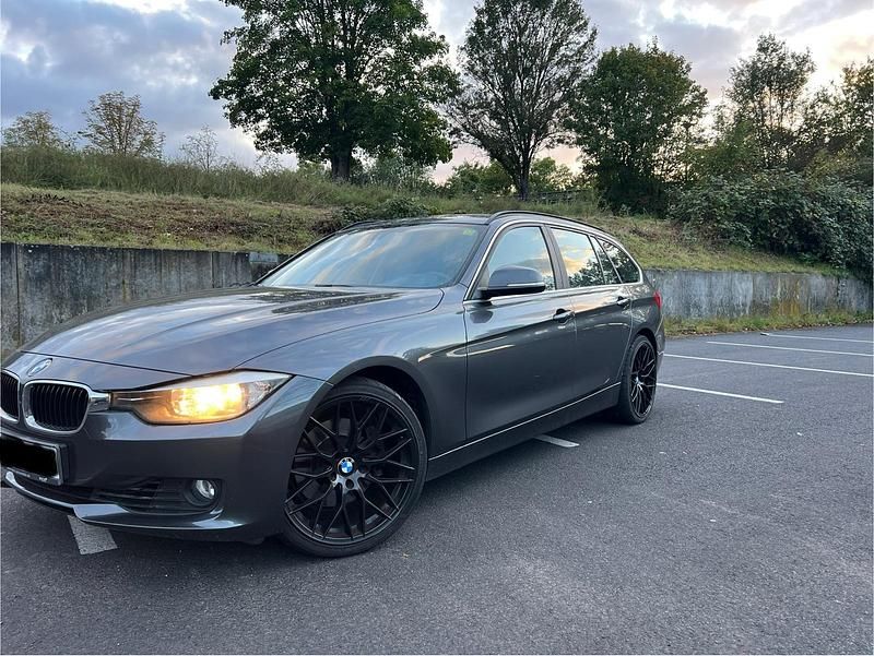 Grau Gebraucht 2013 BMW 325 Kombi | 6.999 € - Bild 1/4