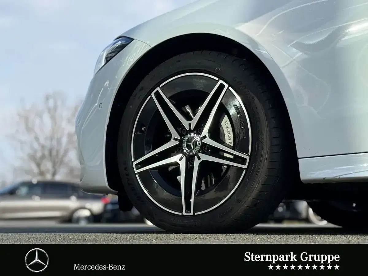 Gebraucht Mercedes C300e AMG 313 PS (230 kW) 2024 Polarweiß Kombi