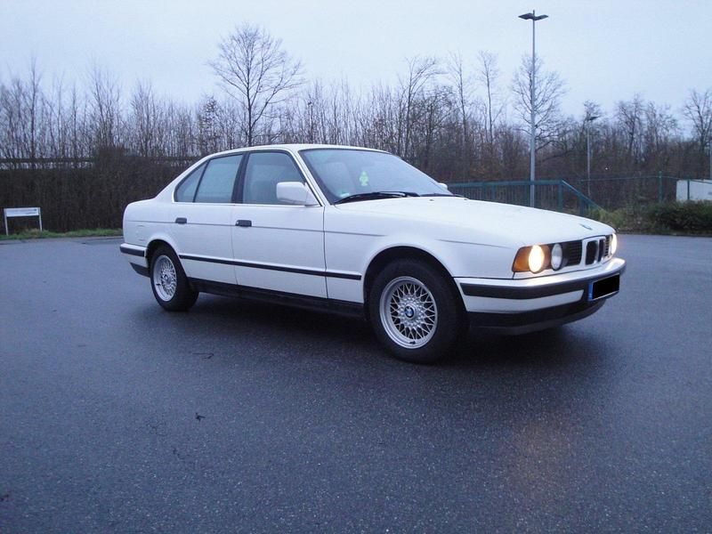 Gebraucht 1992 BMW 520 Limousine | 5.850 € - Bild 1/4