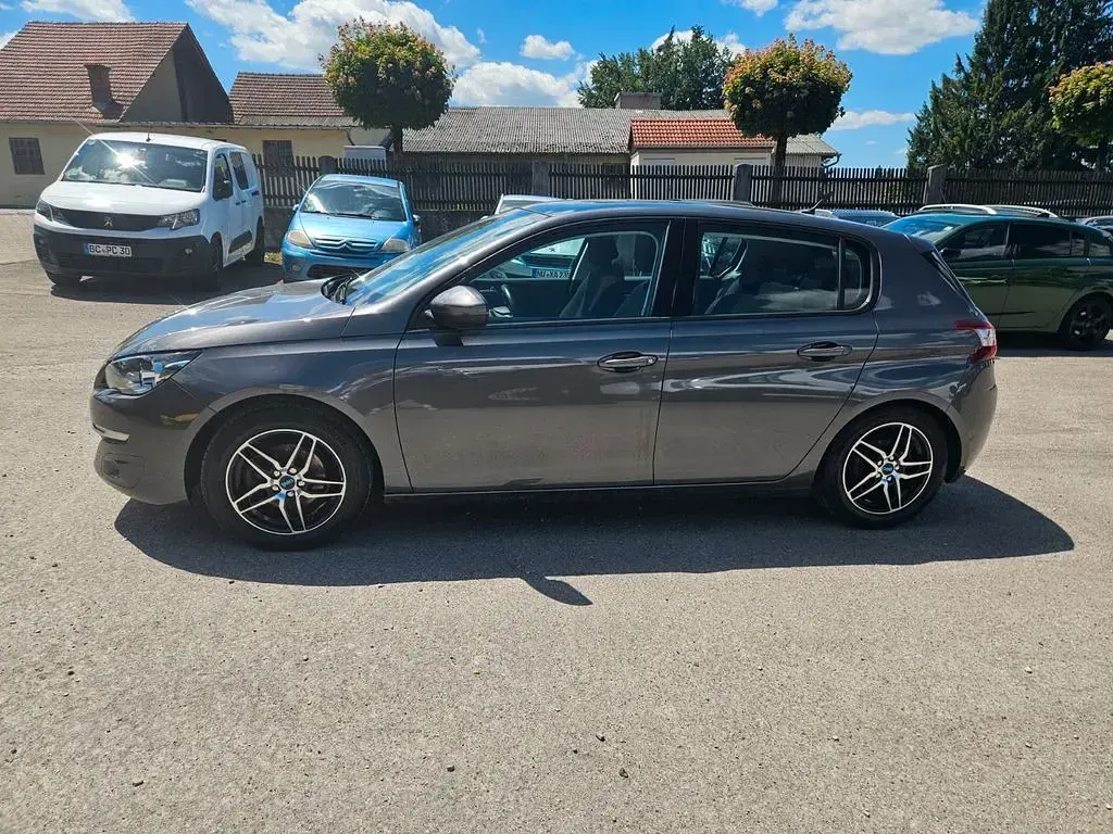 Gebraucht Peugeot 308 Active 131 PS (96 kW) 2017 Grau Limousine