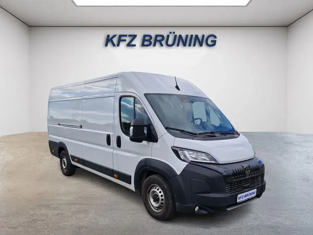 Gebraucht Peugeot Boxer 140 PS (102 kW) 2024 Weiß Van