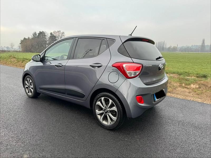 Grau Gebraucht 2016 Hyundai i10 Passion Plus Kleinwagen | 6.200 € (Guter Preis) - Bild 1/4