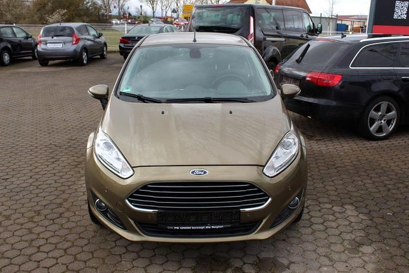 Gebraucht Ford Fiesta Titanium 82 PS (60 kW) 2015 Braun Limousine