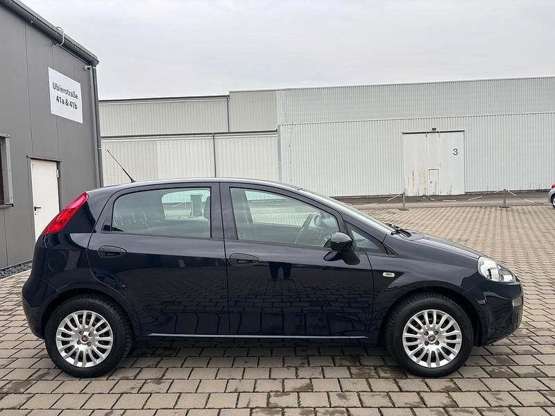 Gebraucht Fiat Punto 70 PS (51 kW) 2017 Blau Kleinwagen