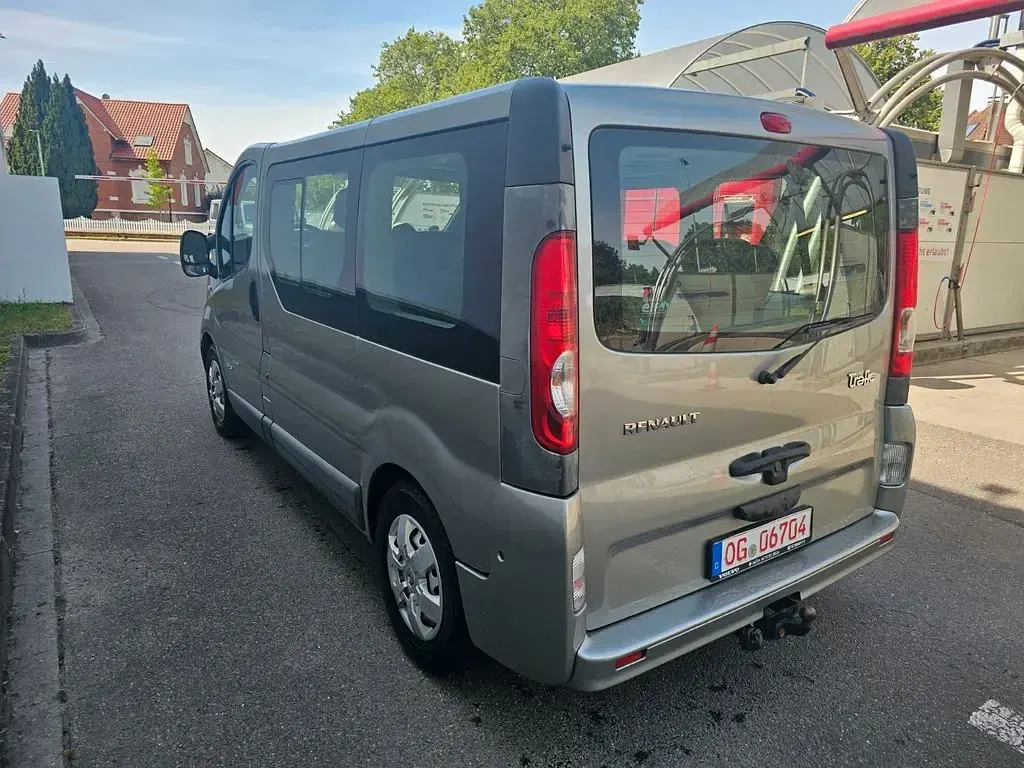 Gebraucht Renault Trafic Expression 145 PS (106 kW) 2009 Gold Van / Kleinbus
