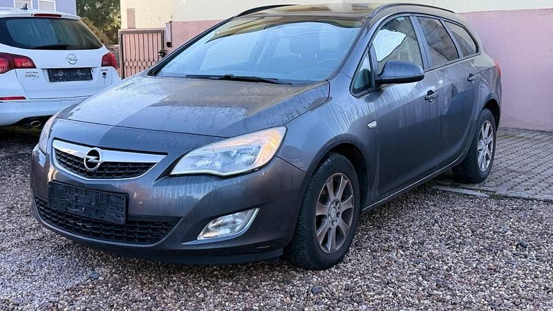 Grau Gebraucht 2011 Opel Astra Kombi | 2.400 € (Guter Preis) - Bild 1/4