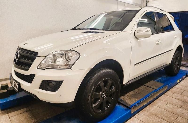 Gebraucht Mercedes ML320 224 PS (164 kW) 2008 Weiß SUV