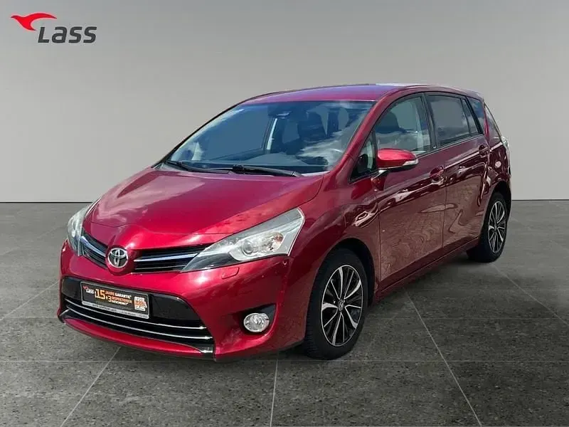 Gebraucht Toyota Verso Basis 147 PS (108 kW) 2017 Tokiorot perleffekt Van / Kleinbus