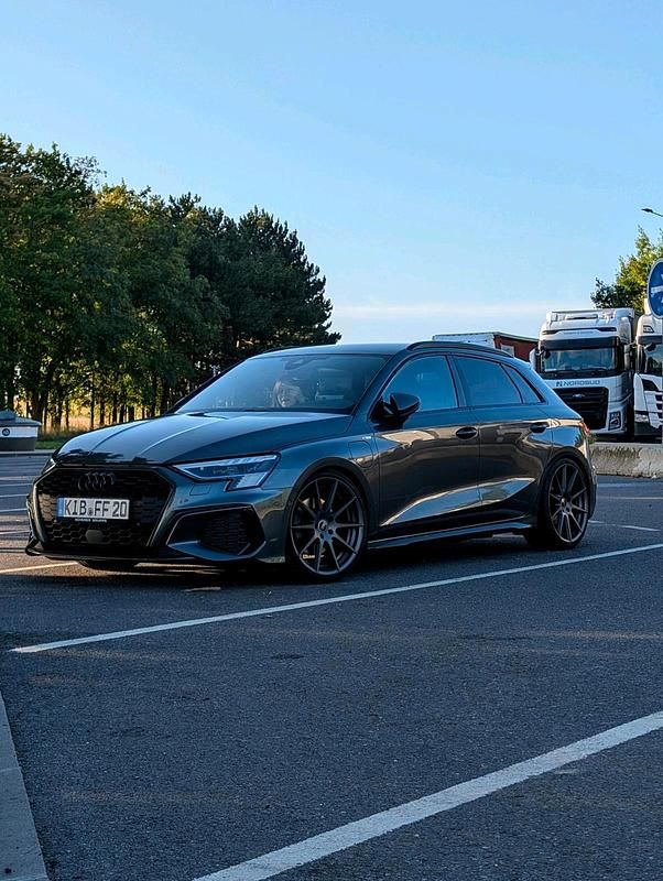 Grau Gebraucht 2021 Audi A3 e-tron Comfort Kleinwagen | 26.000 € (Etwas zu teuer) - Bild 1/4