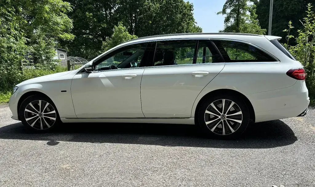 Gebraucht Mercedes E300 306 PS (225 kW) 2020 Weiß Limousine