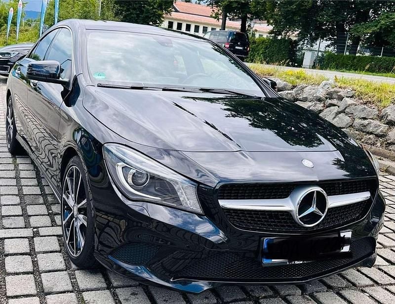 Schwarz Gebraucht 2013 Mercedes CLA180 Limousine | 11.500 € (Superpreis) - Bild 1/4