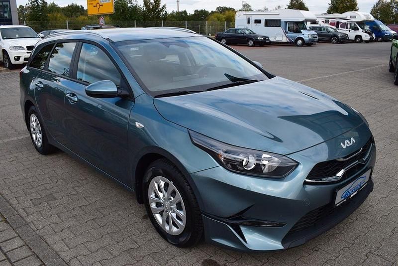 Grau Neu 2025 Kia Ceed Sportswagon Kombi | 23.980 € (Superpreis) - Bild 1/4