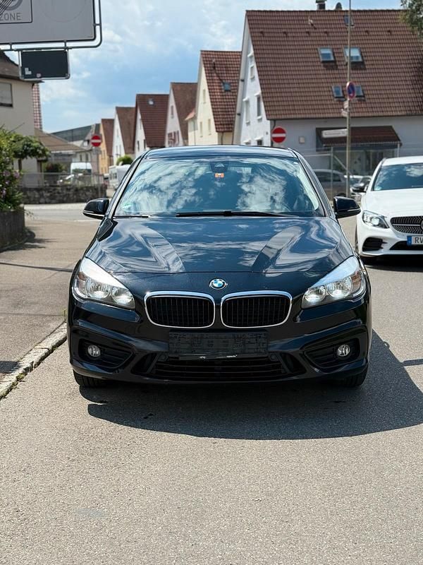 Schwarz Gebraucht 2017 BMW 218 Active Tourer Van / Kleinbus | 7.200 € (Teuer) - Bild 1/4