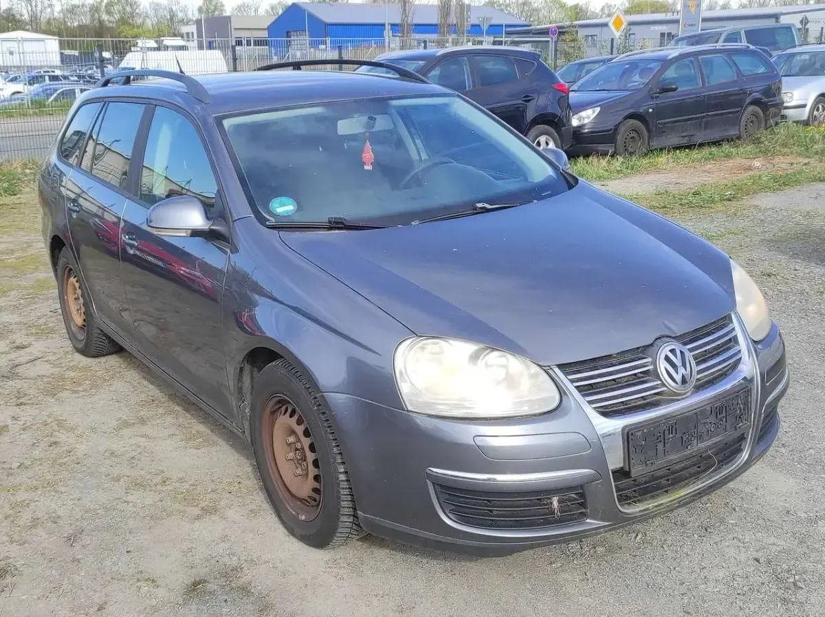 Gebraucht VW Golf VI Trendline 105 PS (77 kW) 2008 Platinum grey metallic Kleinwagen