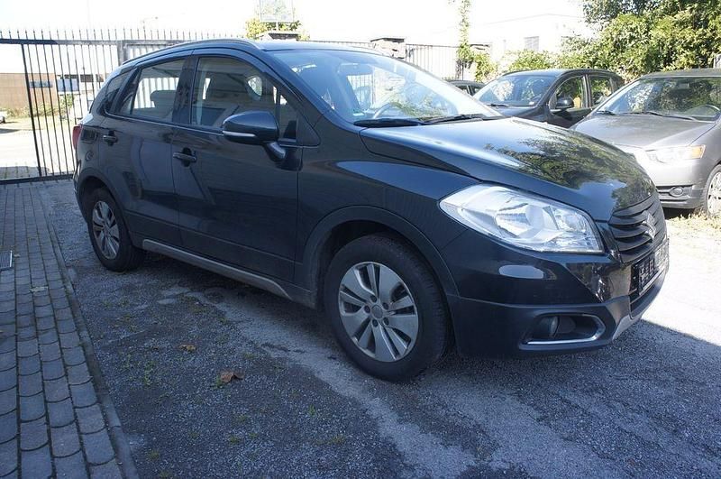 Schwarz Gebraucht 2014 Suzuki SX4 S-Cross Comfort SUV | 10.200 € (Fairer Preis) - Bild 1/4