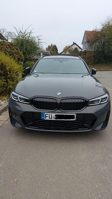 Grau Gebraucht 2024 BMW 330 Performance Kombi | 46.400 € (Etwas zu teuer) - Bild 1/4